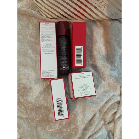 Shiseido skincare set of 5 plus bag - Picture 3 of 6